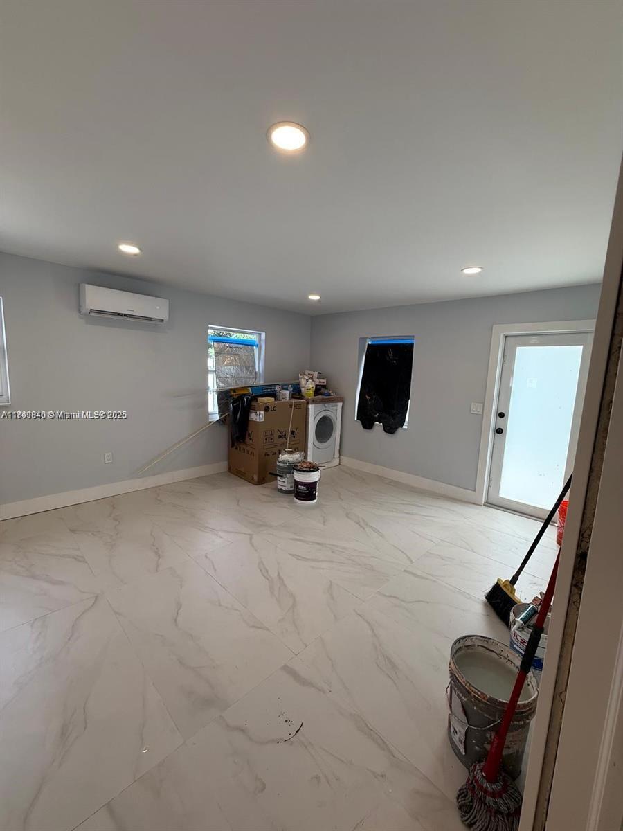 HOLLYWOOD BEACH HEIGHTS S - Residential