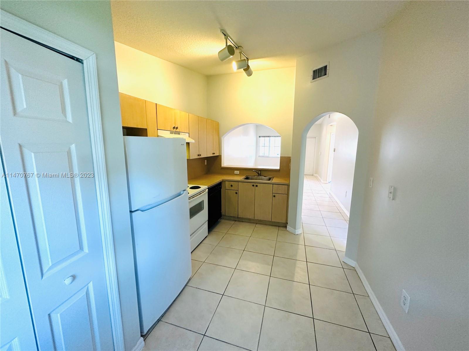 VENETIA GARDENS SOUTH CON - Residential Lease