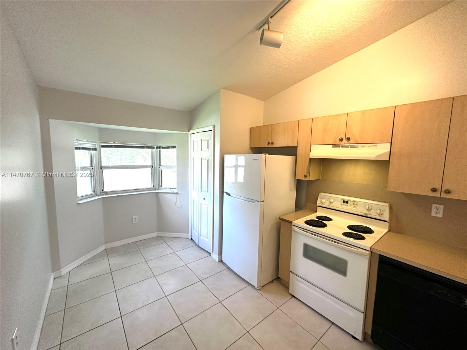 VENETIA GARDENS SOUTH CON - Residential Lease