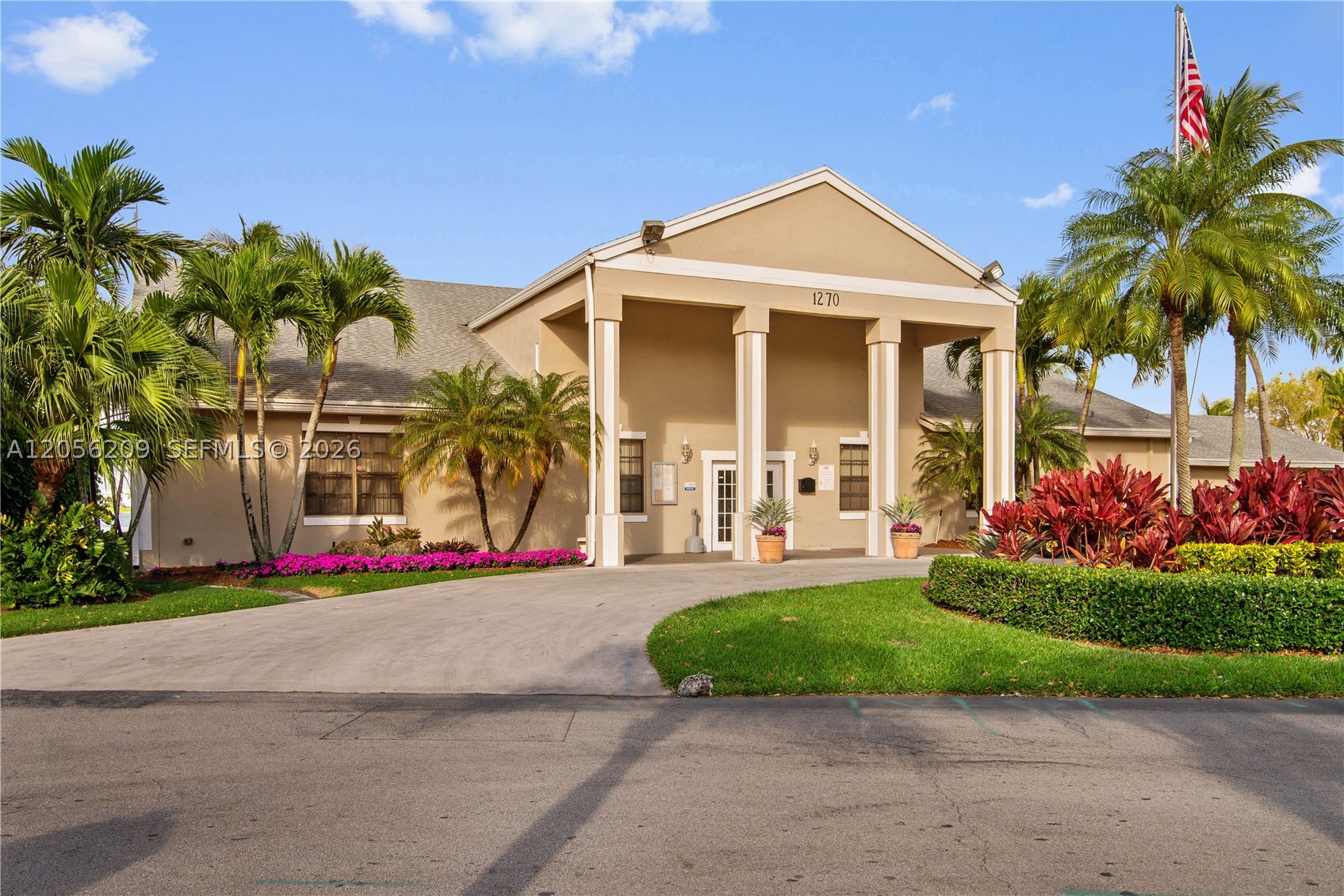LAKESHORE CONDO 11 - Residential Lease