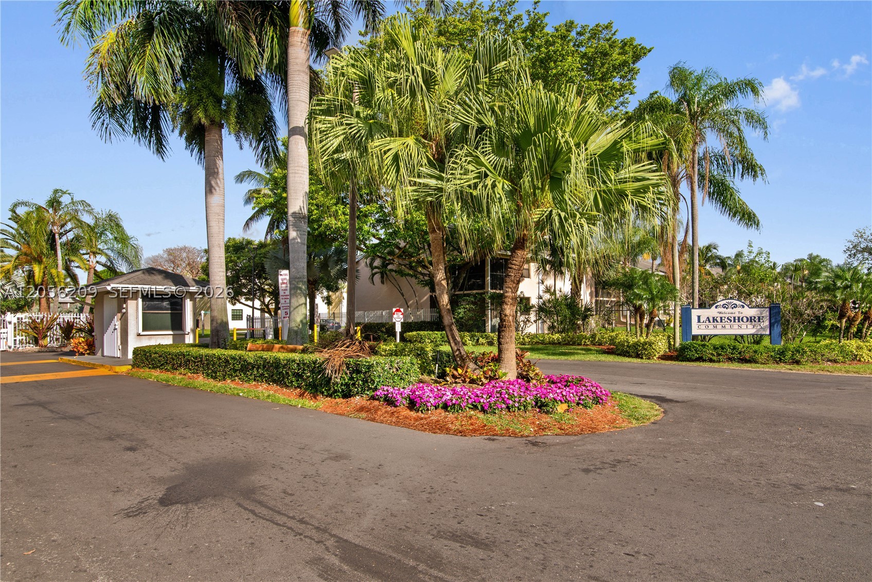 LAKESHORE CONDO 11 - Residential Lease