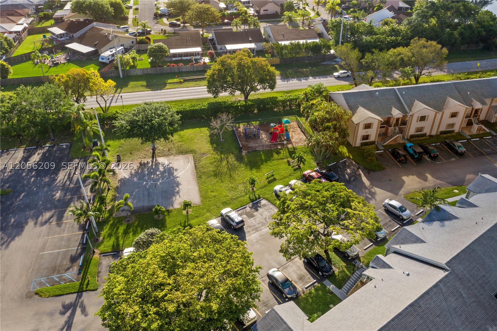 LAKESHORE CONDO 11 - Residential Lease