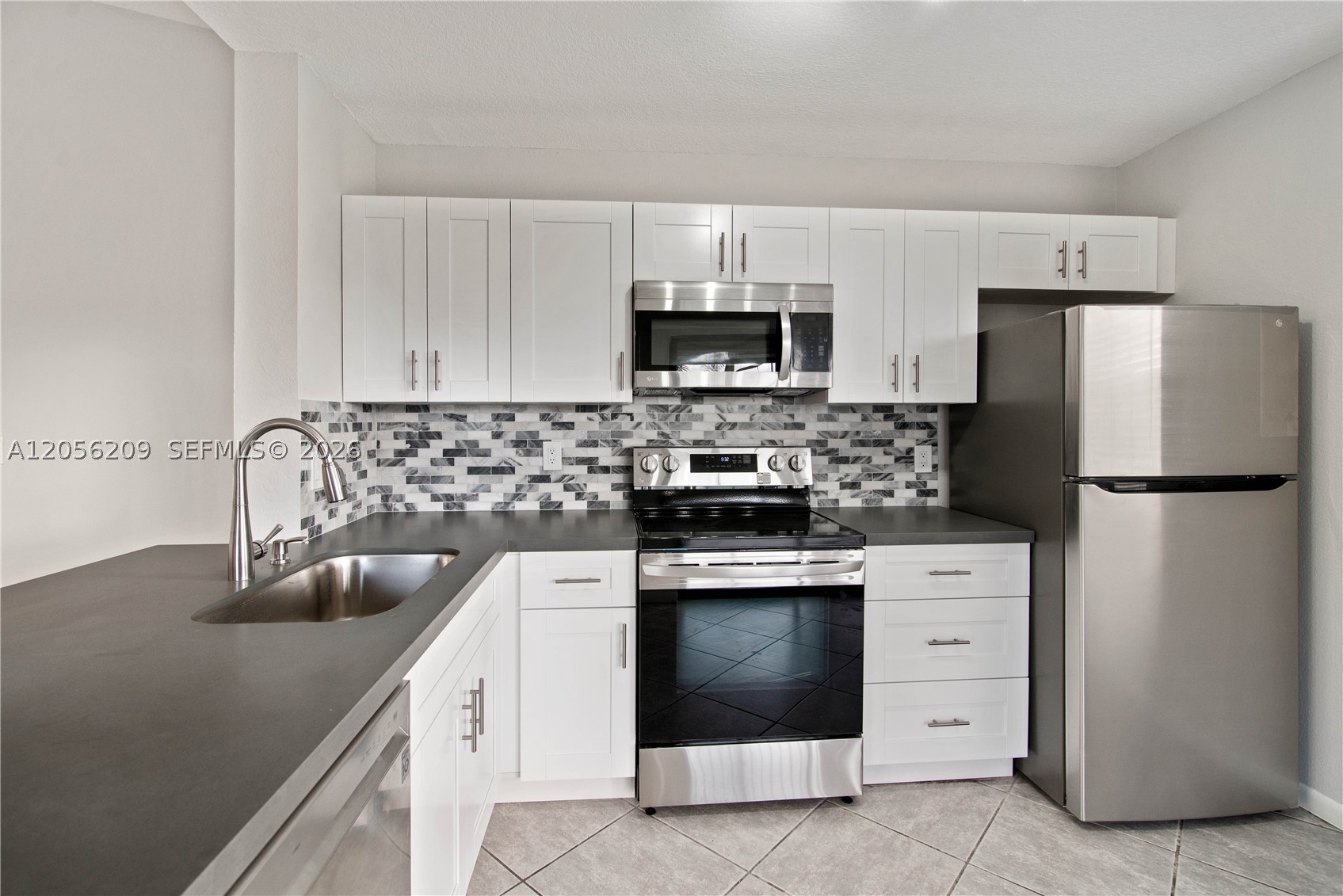 LAKESHORE CONDO 11 - Residential Lease