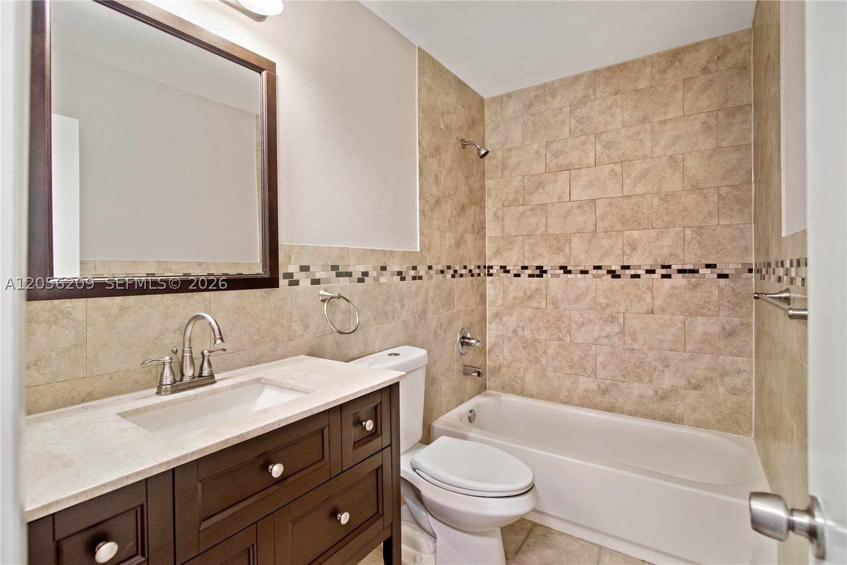 LAKESHORE CONDO 11 - Residential Lease