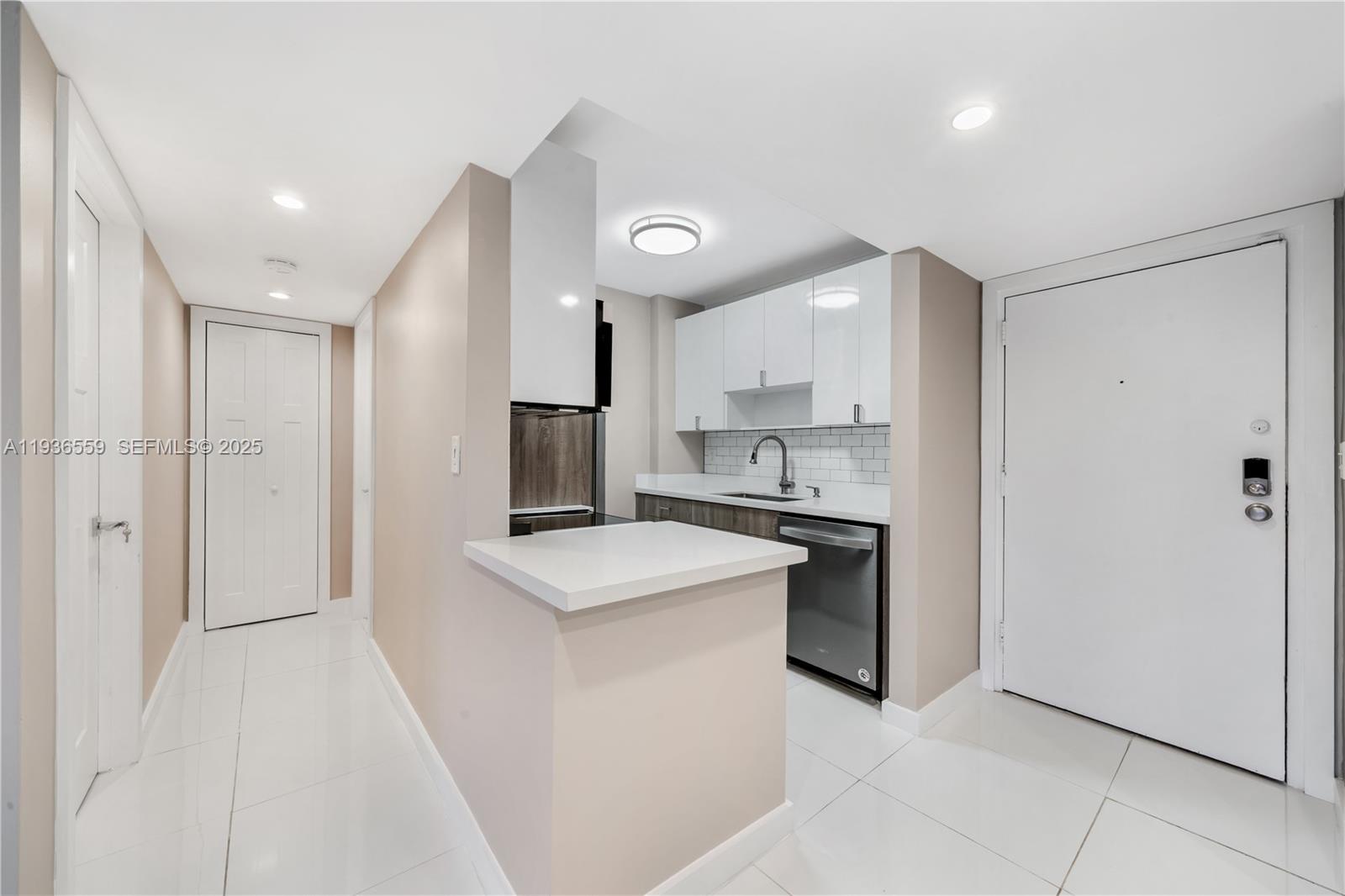 TOWERS NORTH CONDO - Residential Lease