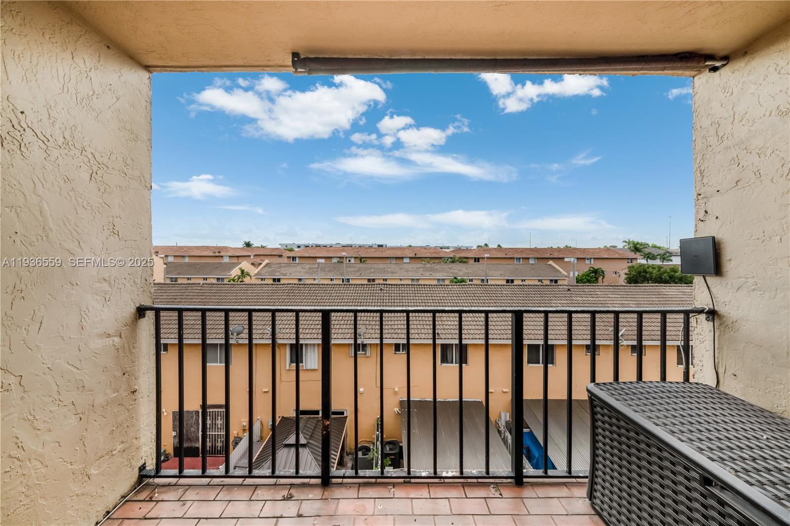 TOWERS NORTH CONDO - Residential Lease