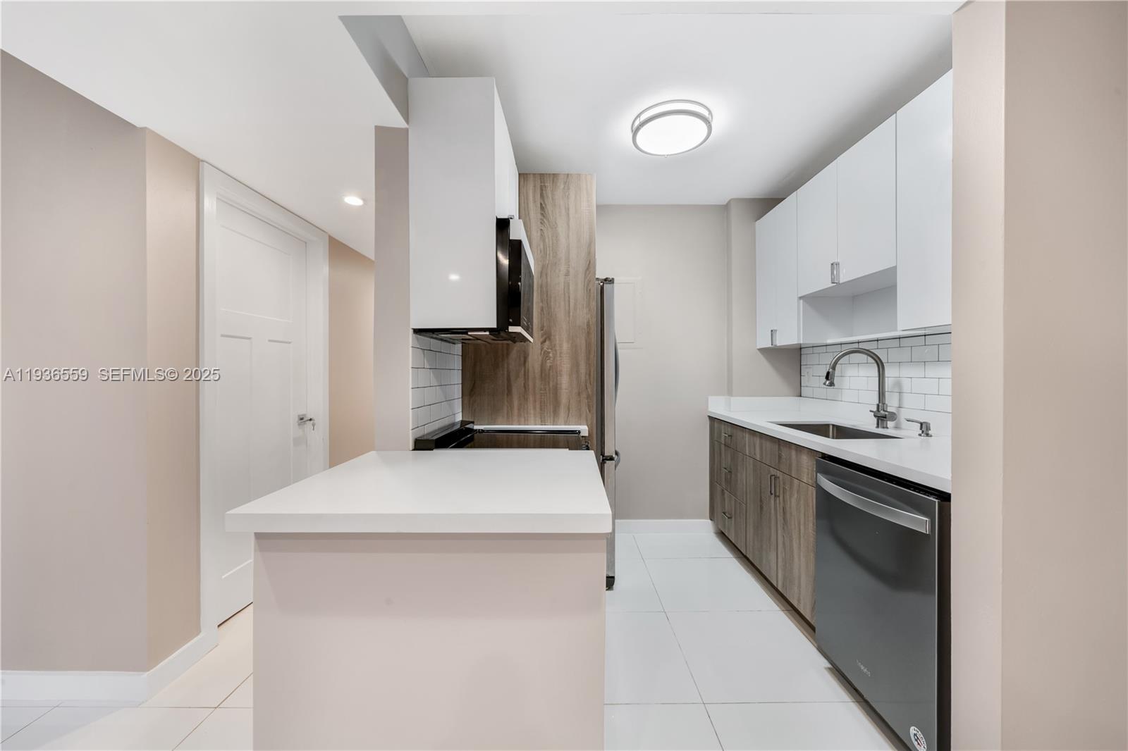 TOWERS NORTH CONDO - Residential Lease