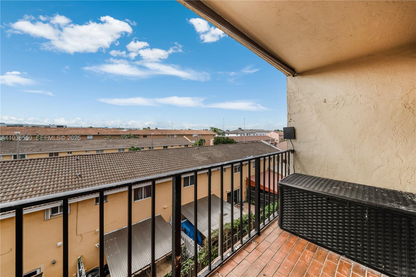 TOWERS NORTH CONDO - Residential Lease