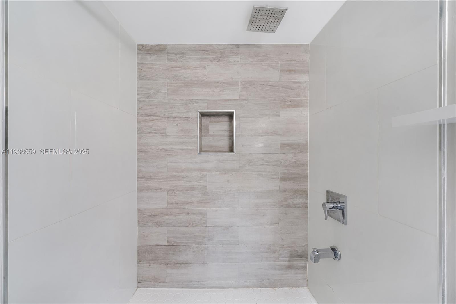 TOWERS NORTH CONDO - Residential Lease