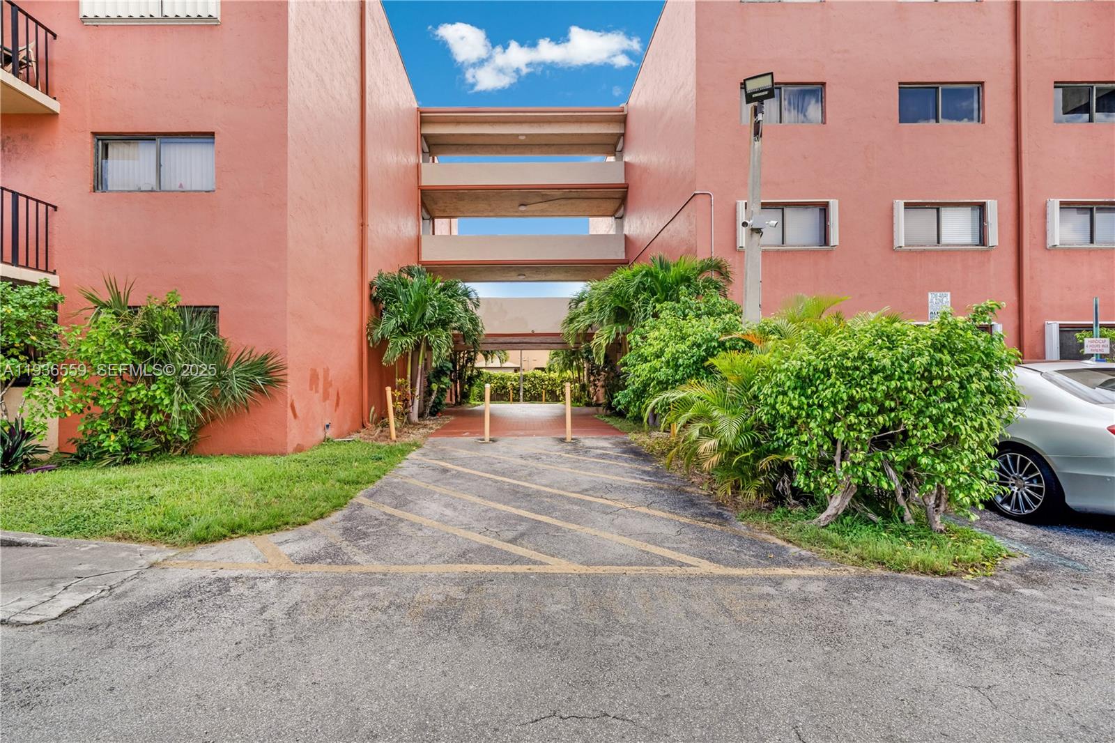 TOWERS NORTH CONDO - Residential Lease