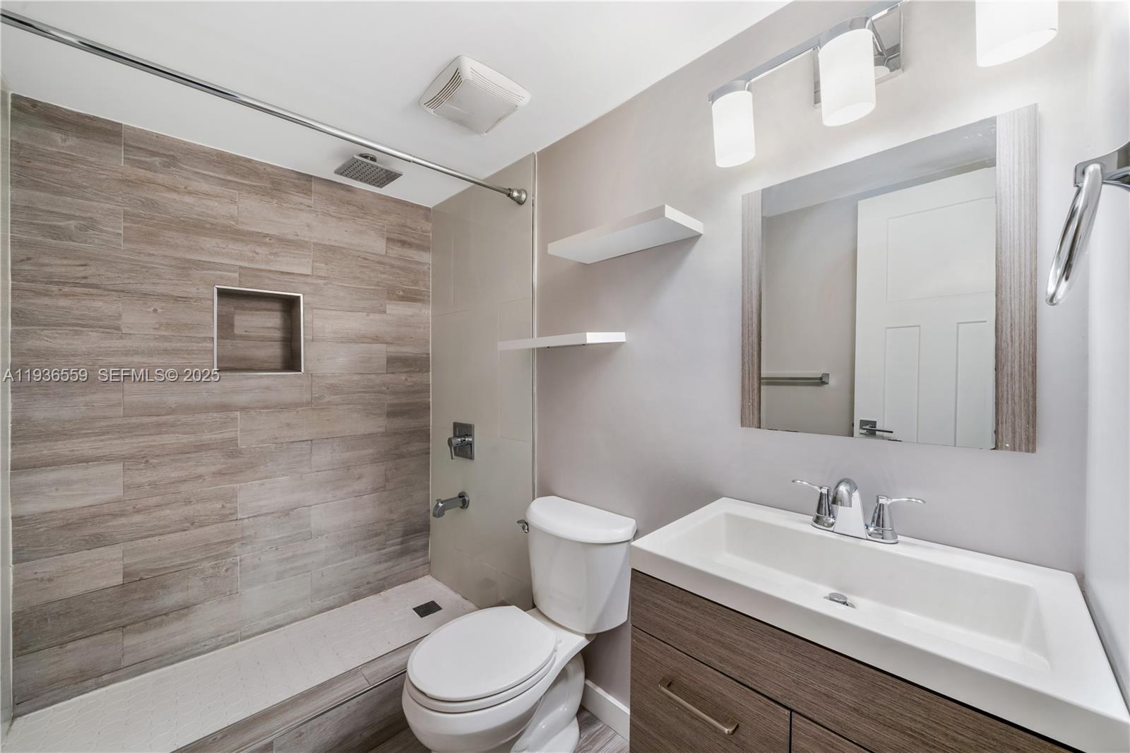 TOWERS NORTH CONDO - Residential Lease