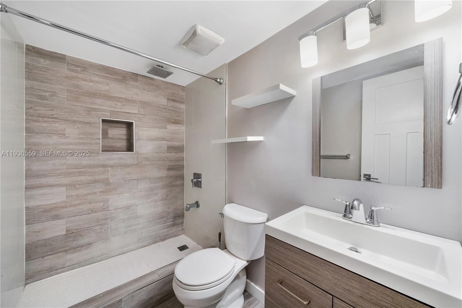 TOWERS NORTH CONDO - Residential Lease
