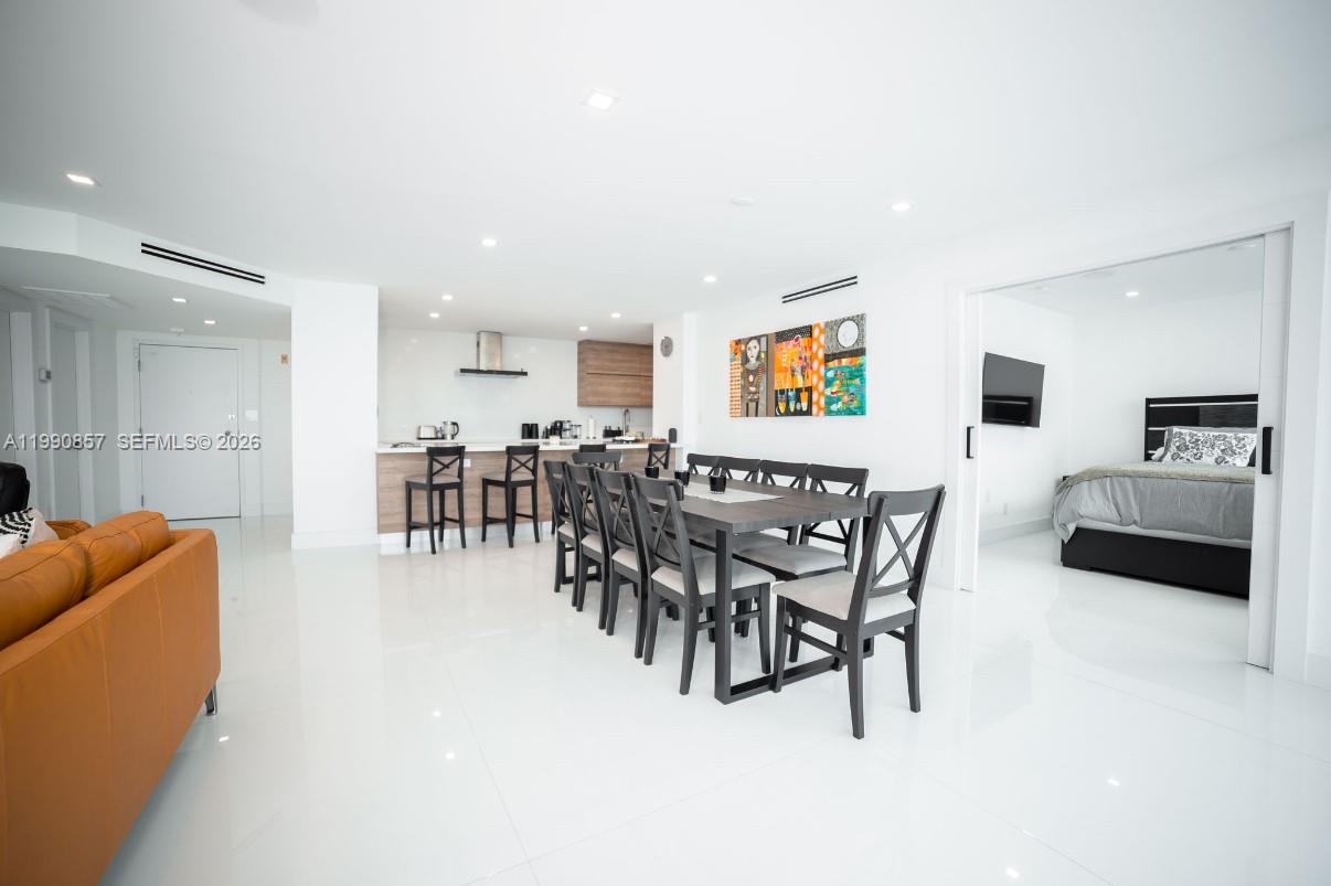 5600 CONDO - Residential