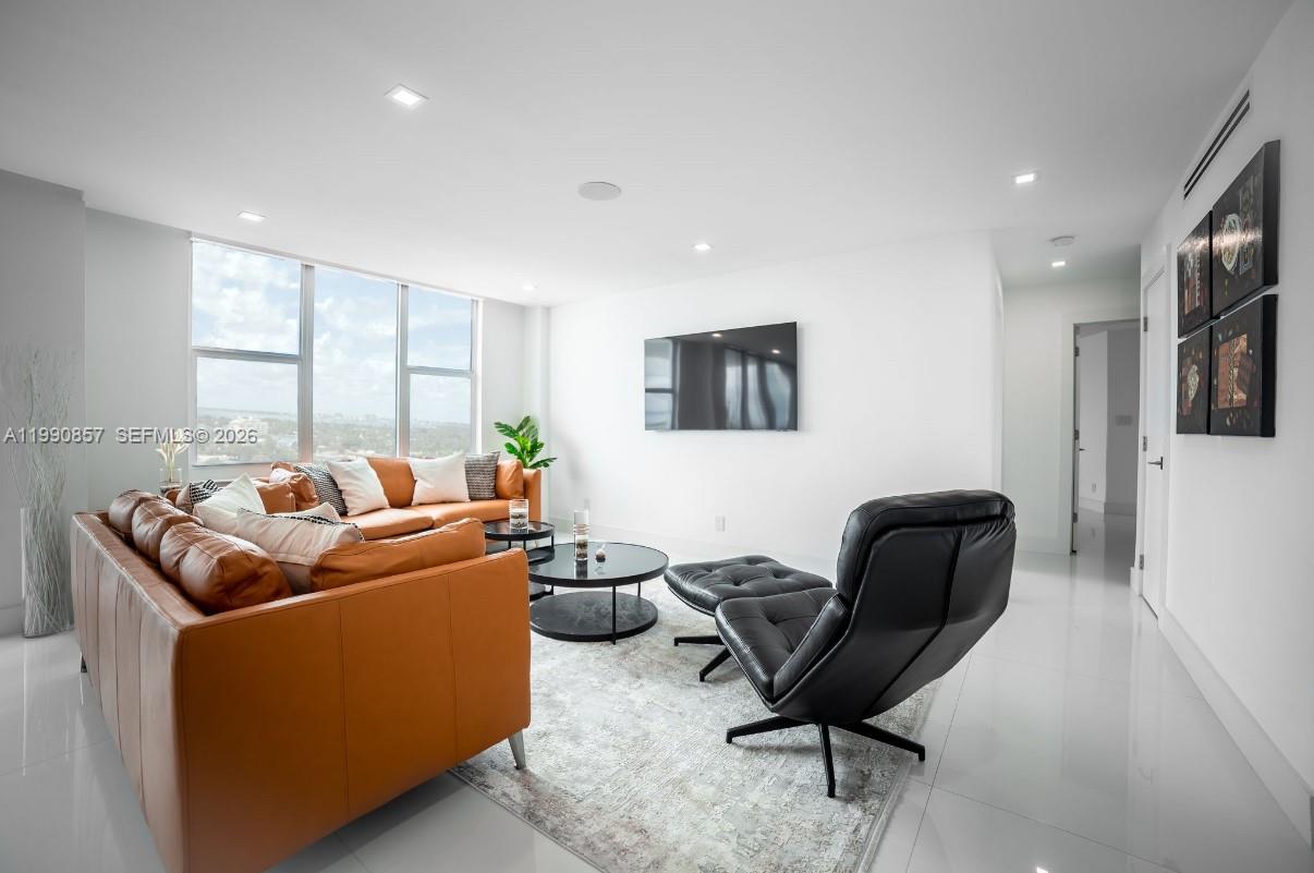 5600 CONDO - Residential