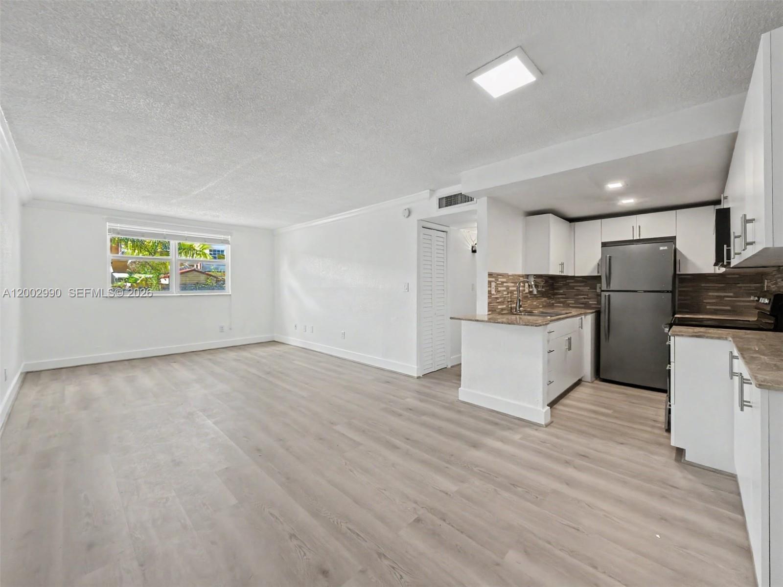 LAS ESTRELLAS CONDO - Residential
