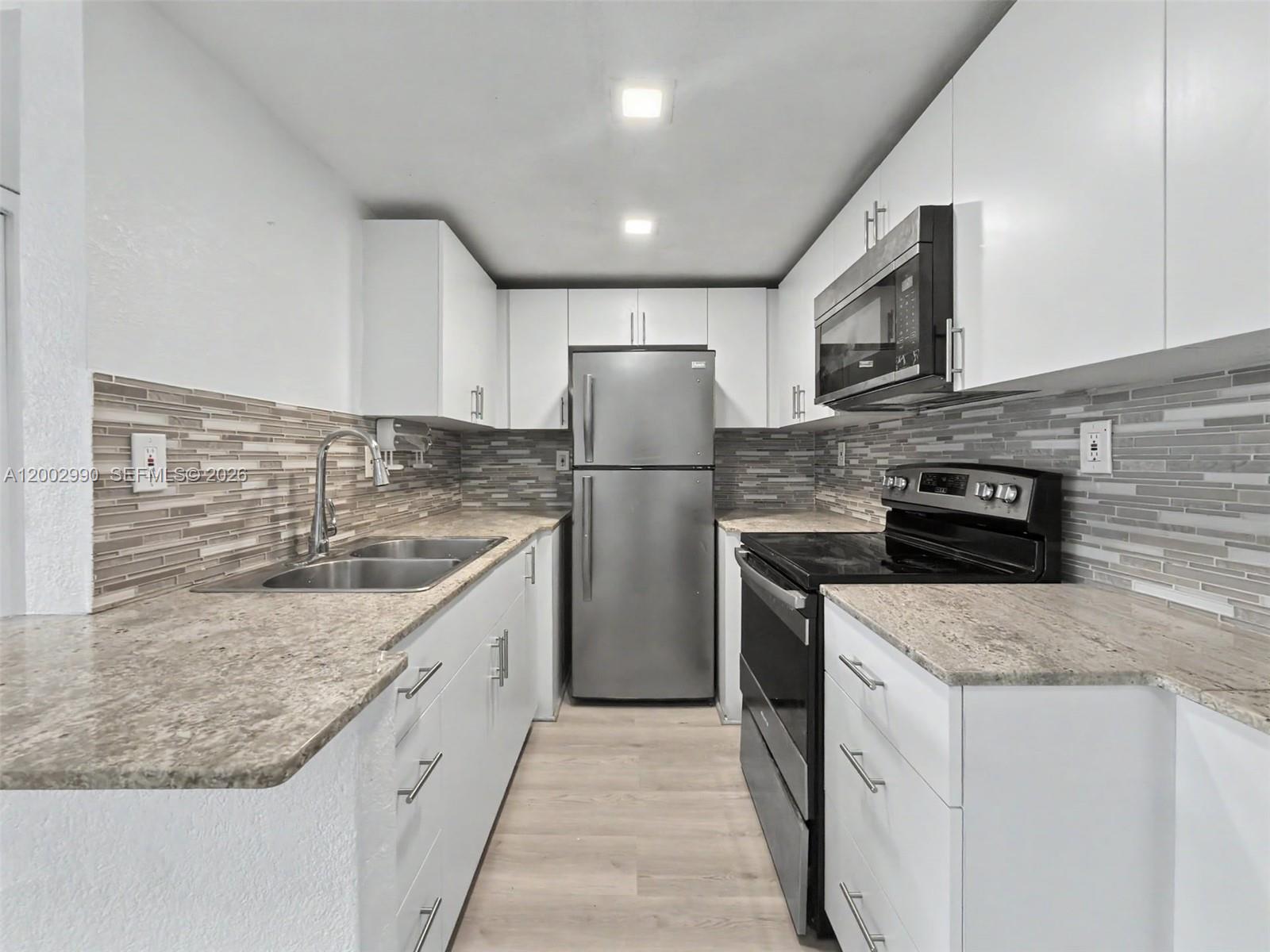 LAS ESTRELLAS CONDO - Residential