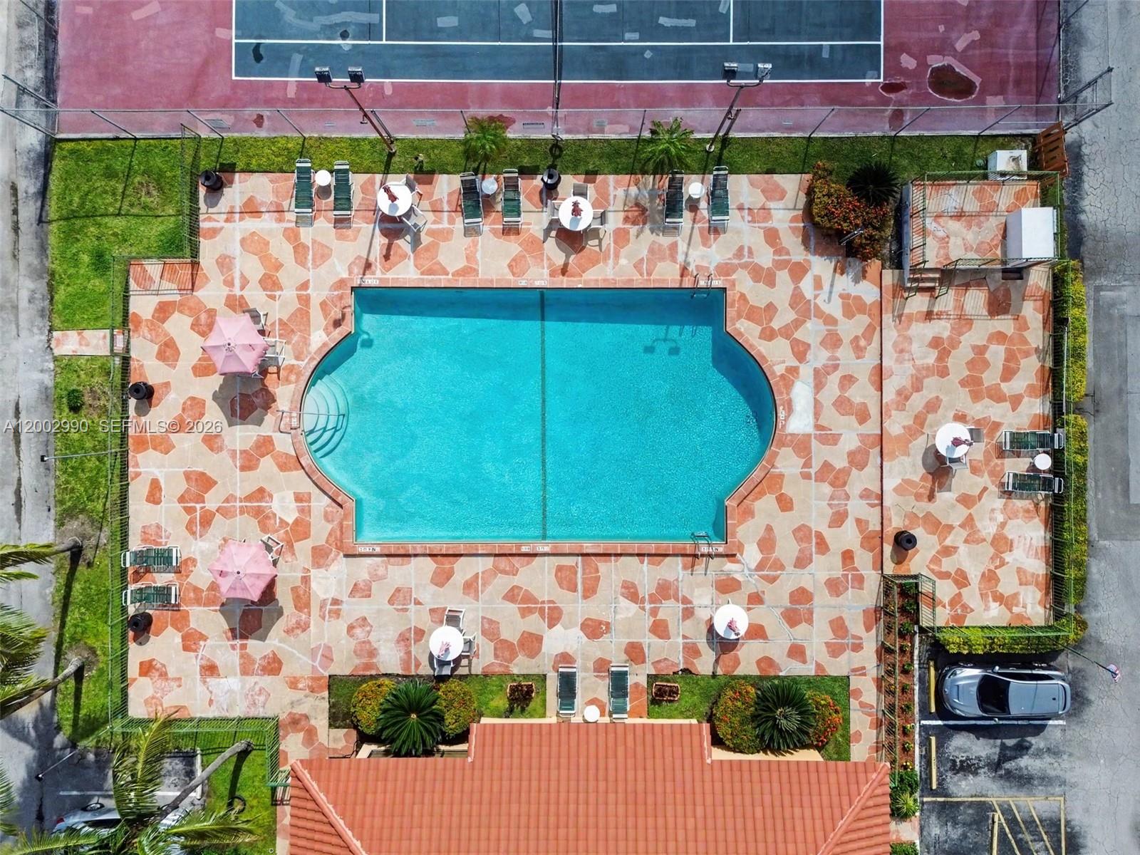 LAS ESTRELLAS CONDO - Residential