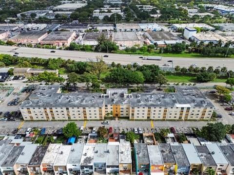 LAS ESTRELLAS CONDO - Residential