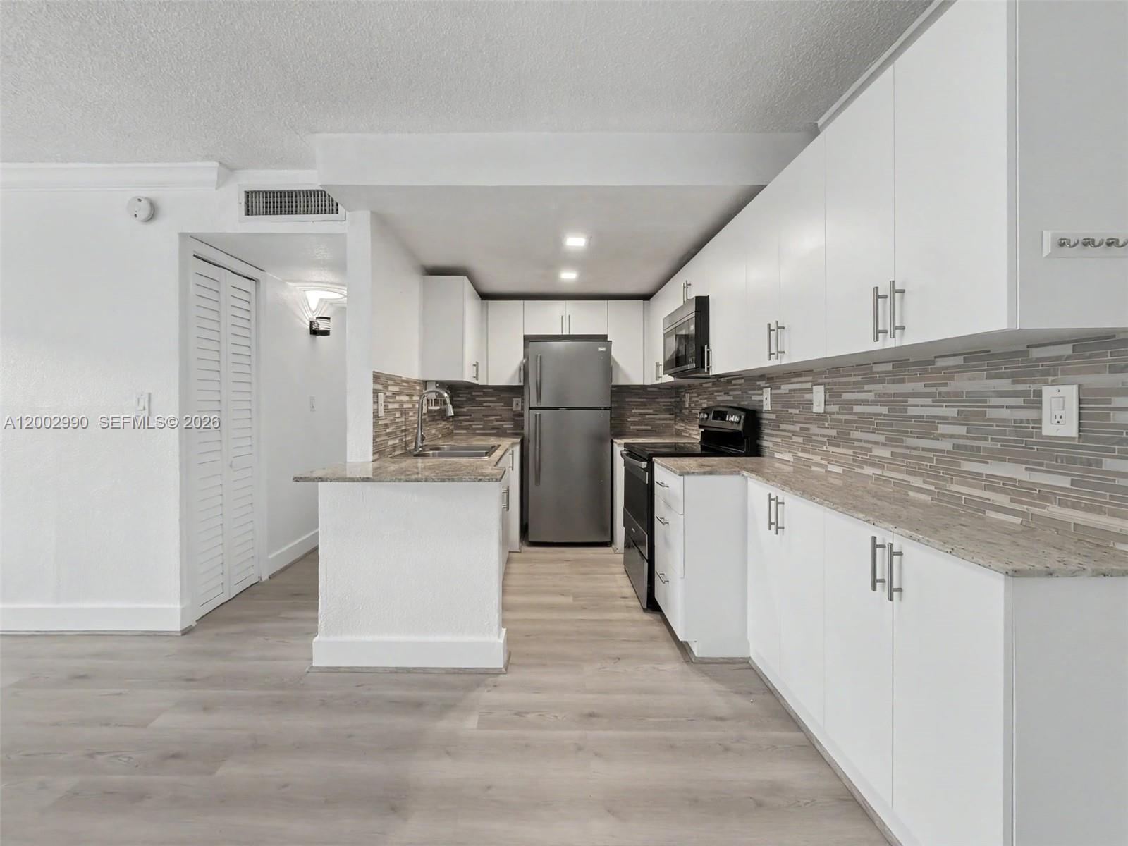 LAS ESTRELLAS CONDO - Residential