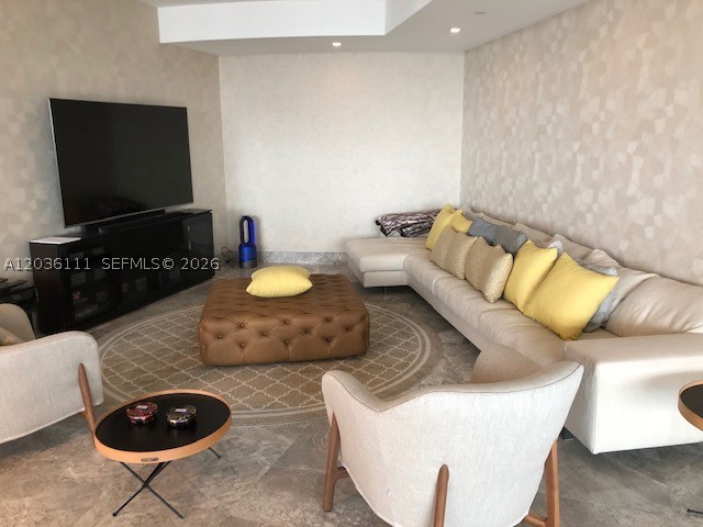 18555 COLLINS AVENUE COND - Residential Lease