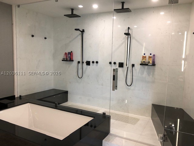 18555 COLLINS AVENUE COND - Residential Lease