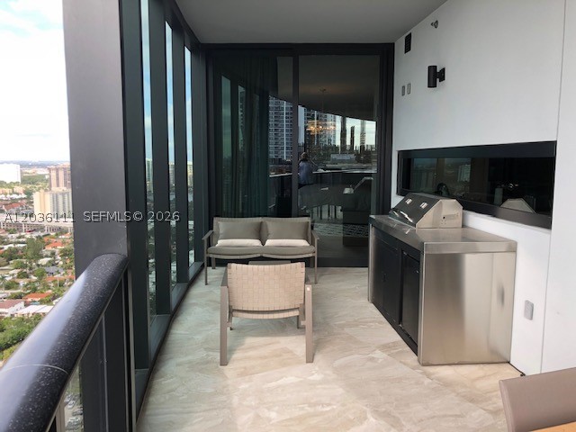 18555 COLLINS AVENUE COND - Residential Lease