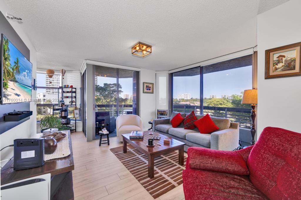MYSTIC POINTE TOWER 500 C - Residential