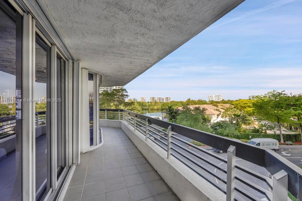 MYSTIC POINTE TOWER 500 C - Residential