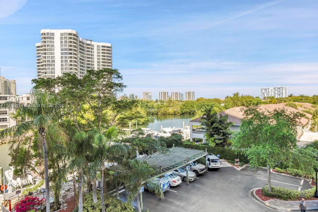 MYSTIC POINTE TOWER 500 C - Residential