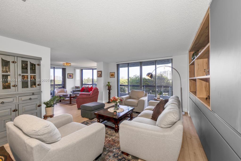 MYSTIC POINTE TOWER 500 C - Residential