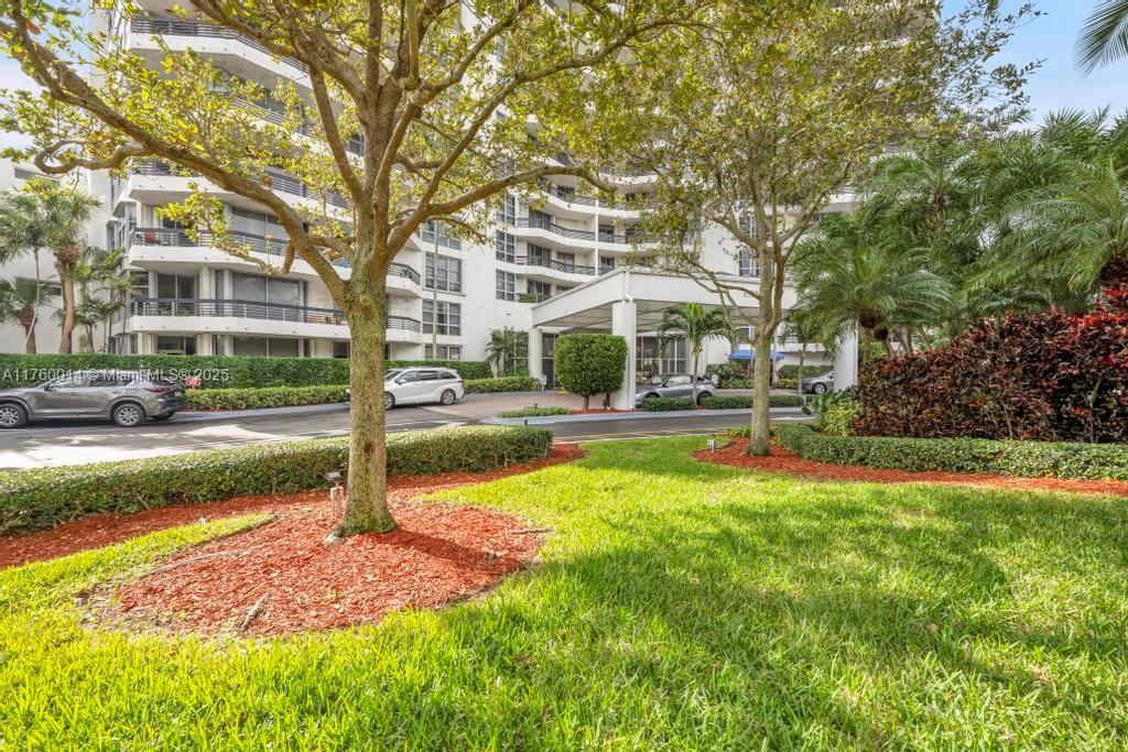 MYSTIC POINTE TOWER 500 C - Residential