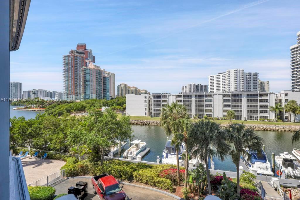MYSTIC POINTE TOWER 500 C - Residential
