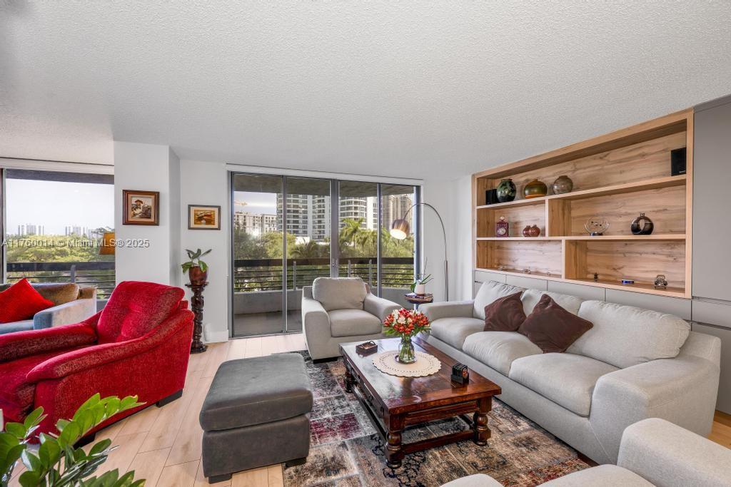 MYSTIC POINTE TOWER 500 C - Residential