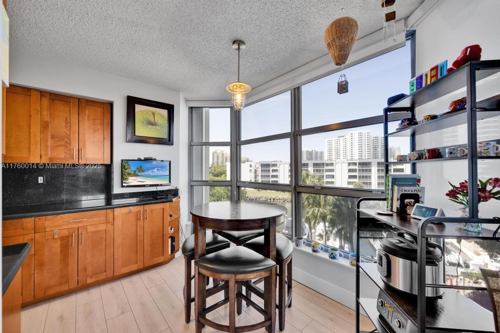 MYSTIC POINTE TOWER 500 C - Residential