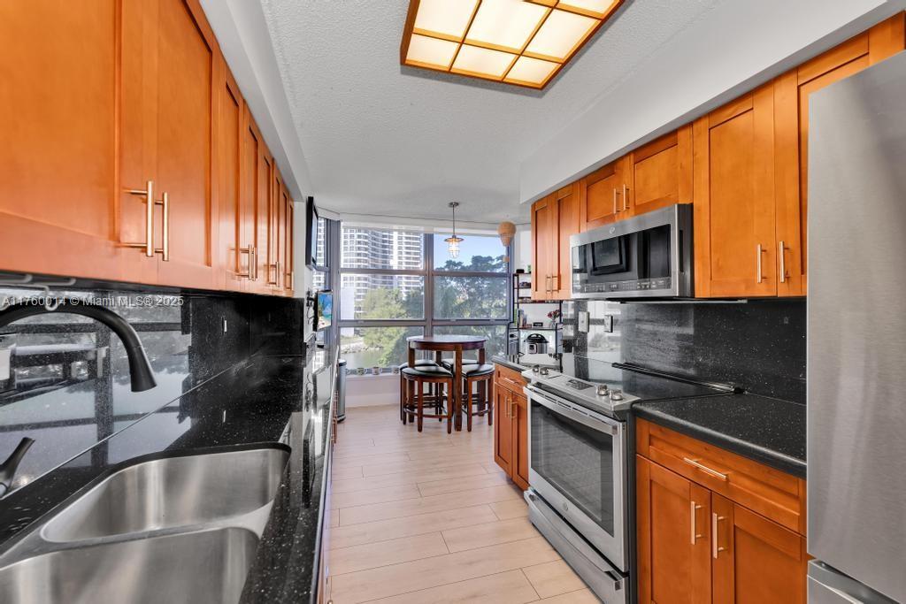 MYSTIC POINTE TOWER 500 C - Residential