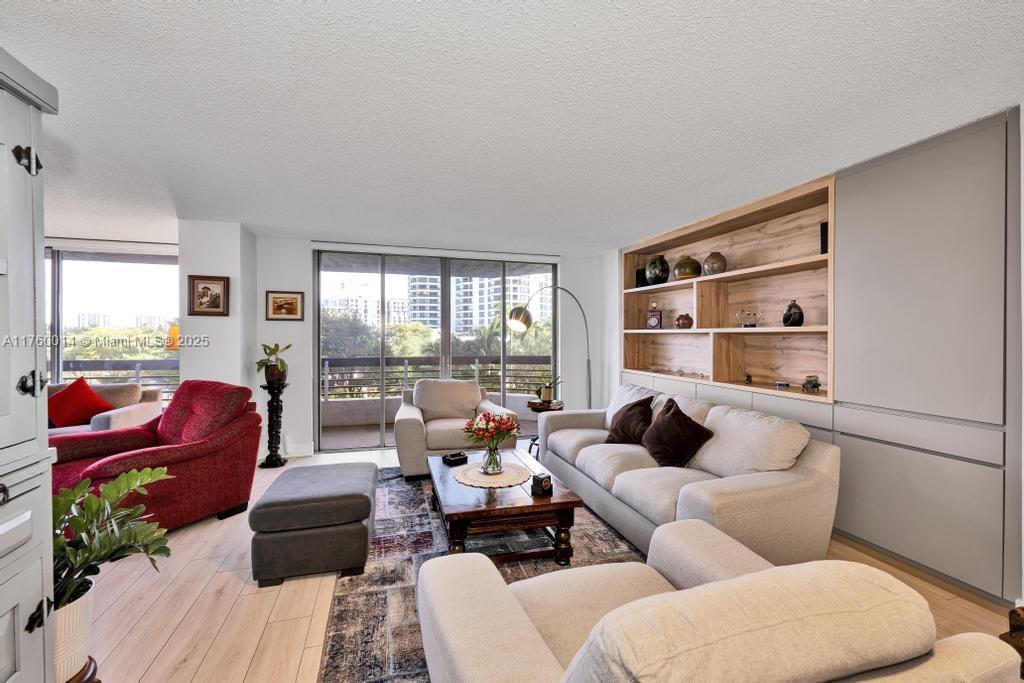 MYSTIC POINTE TOWER 500 C - Residential