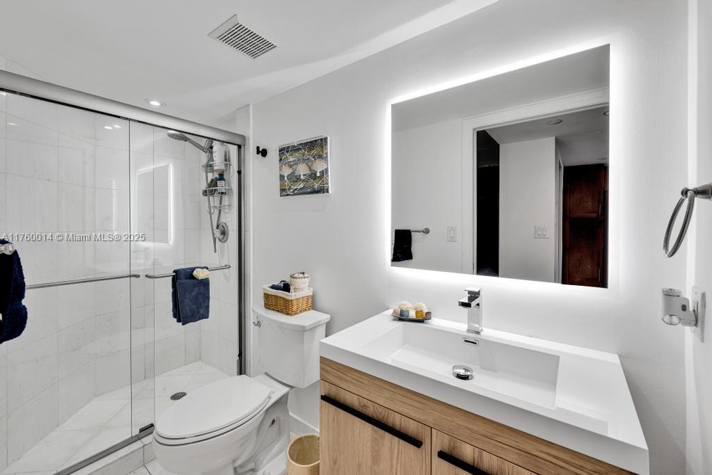 MYSTIC POINTE TOWER 500 C - Residential