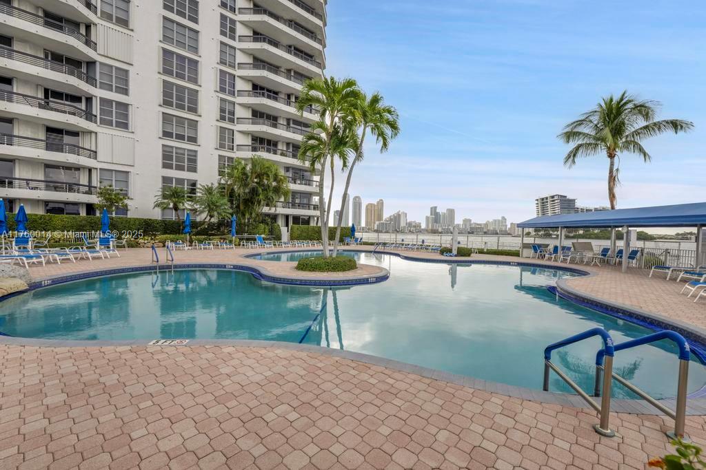 MYSTIC POINTE TOWER 500 C - Residential