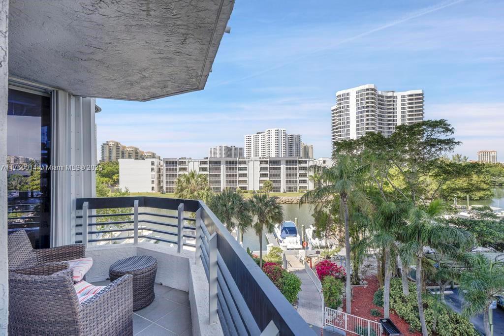 MYSTIC POINTE TOWER 500 C - Residential
