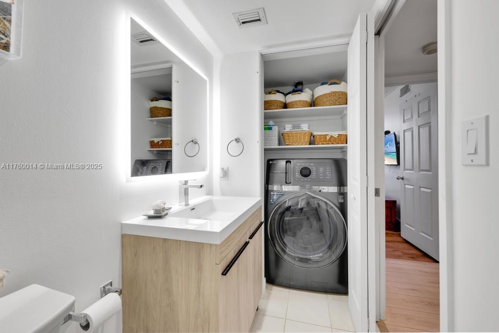 MYSTIC POINTE TOWER 500 C - Residential