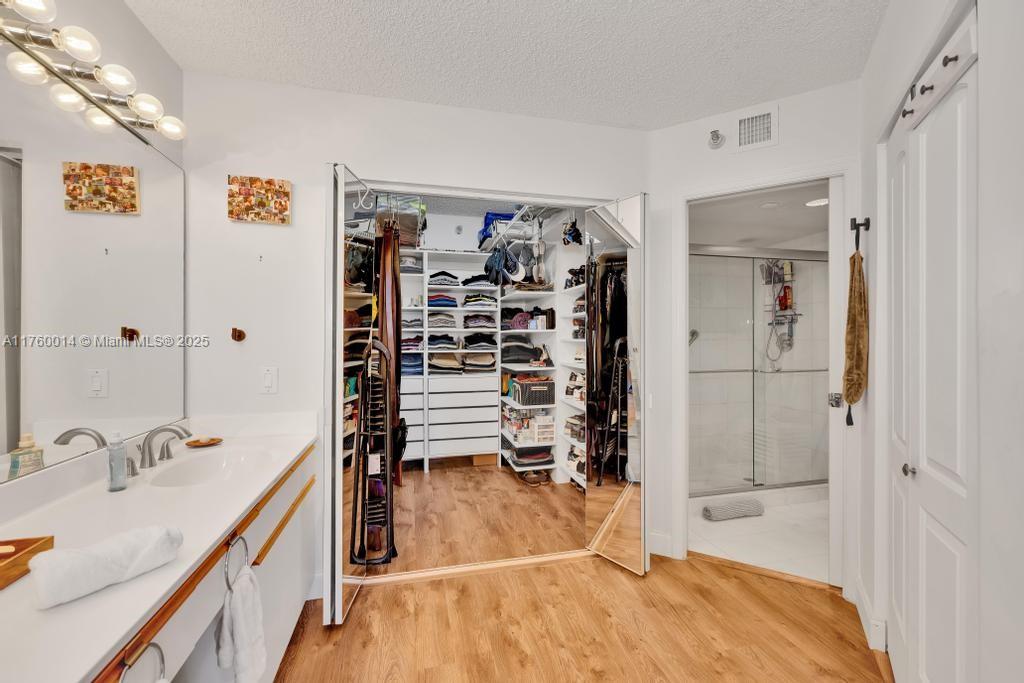 MYSTIC POINTE TOWER 500 C - Residential