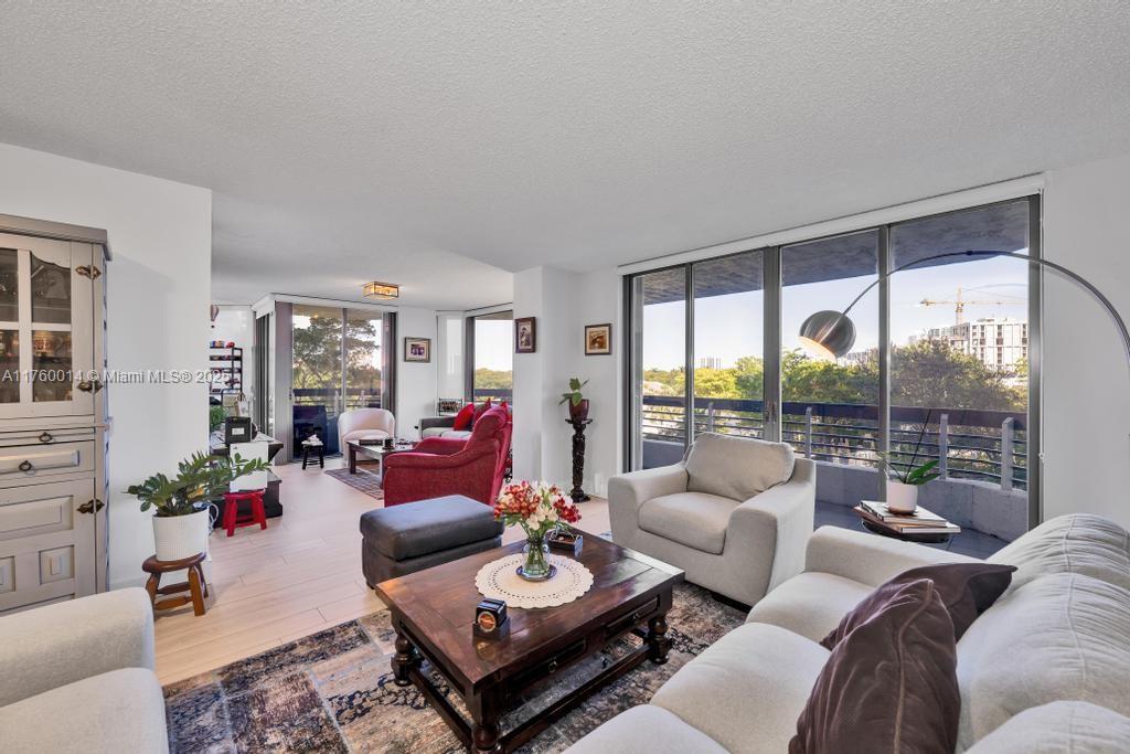 MYSTIC POINTE TOWER 500 C - Residential