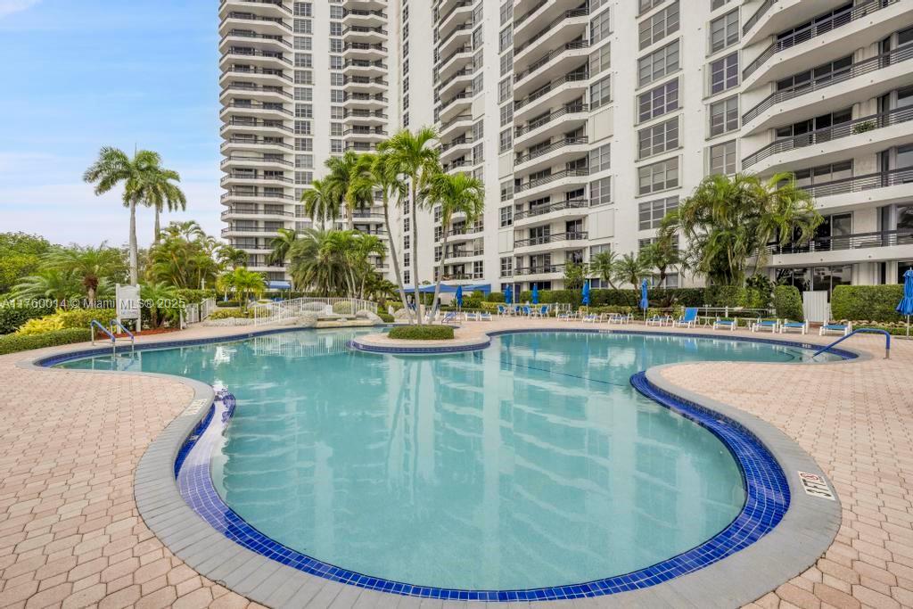MYSTIC POINTE TOWER 500 C - Residential