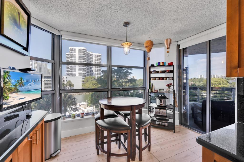 MYSTIC POINTE TOWER 500 C - Residential
