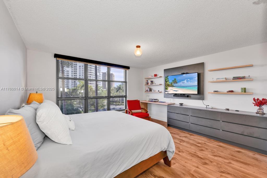 MYSTIC POINTE TOWER 500 C - Residential