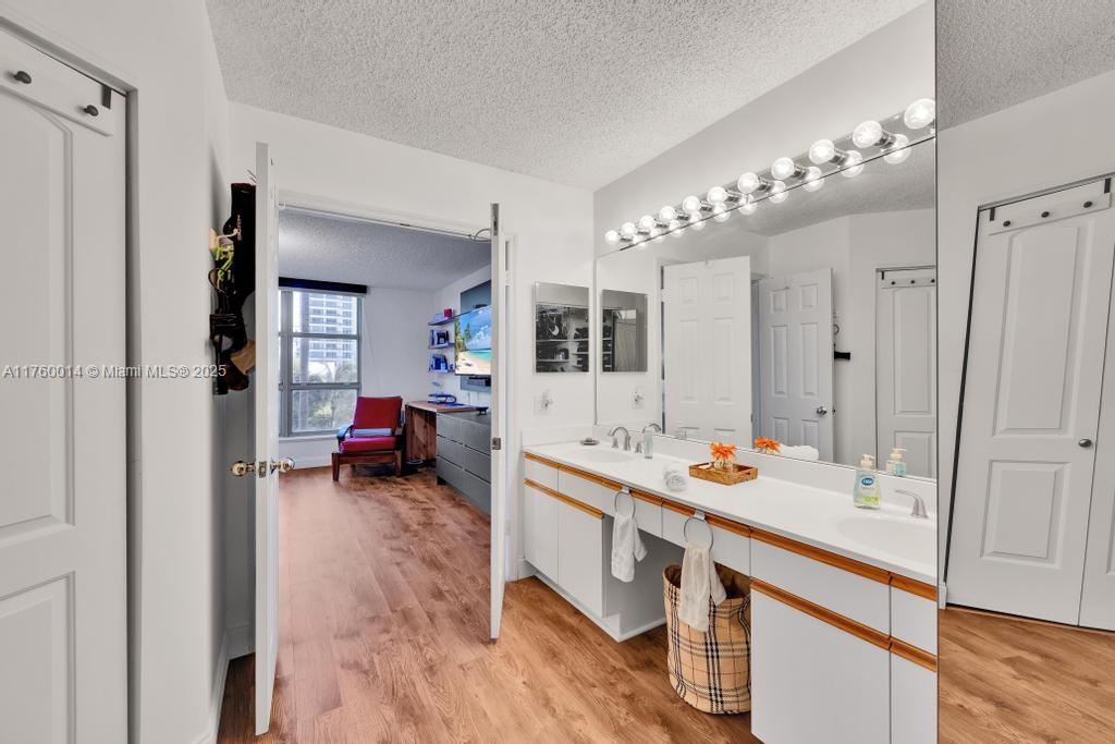 MYSTIC POINTE TOWER 500 C - Residential