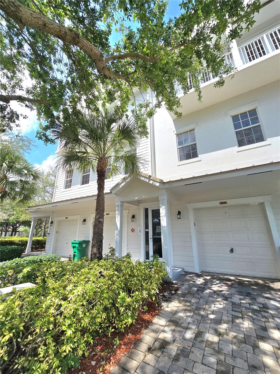 LAKESIDE VILLAGE OF DAVIE - Residential