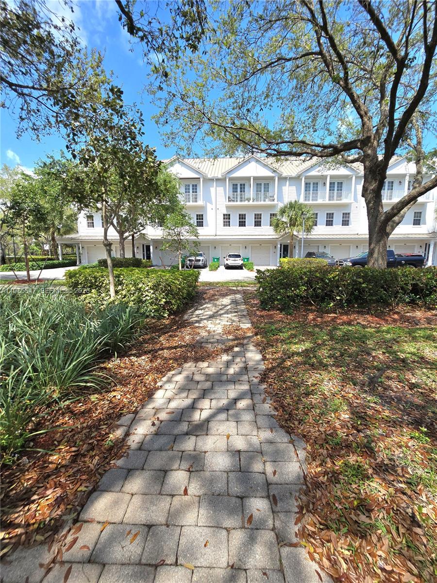 LAKESIDE VILLAGE OF DAVIE - Residential