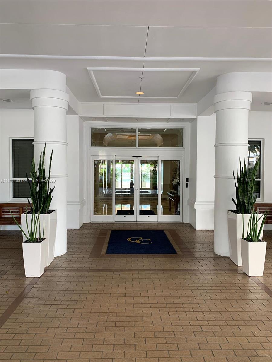 BEAUTIFUL REMODELED CORNER UNIT, VERY LUMINOUS, SPLIT FLOOR PLAN, KITCHEN OPENS TO BALCONY, GREAT VIEWS. GREAT AMENITIES INCLUDE 24/7 SECURITY, VALET PARKING, POOL, GYM, INDOOR SQUASH COURTS, BILLIARDS, KIDS PLAYROOM AND COMMON AREAS FOR ENTERTAINING AND BUSINESS.