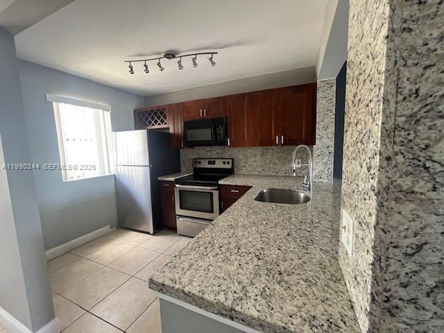 VILLAS AT LAKEVIEW CONDO - Residential